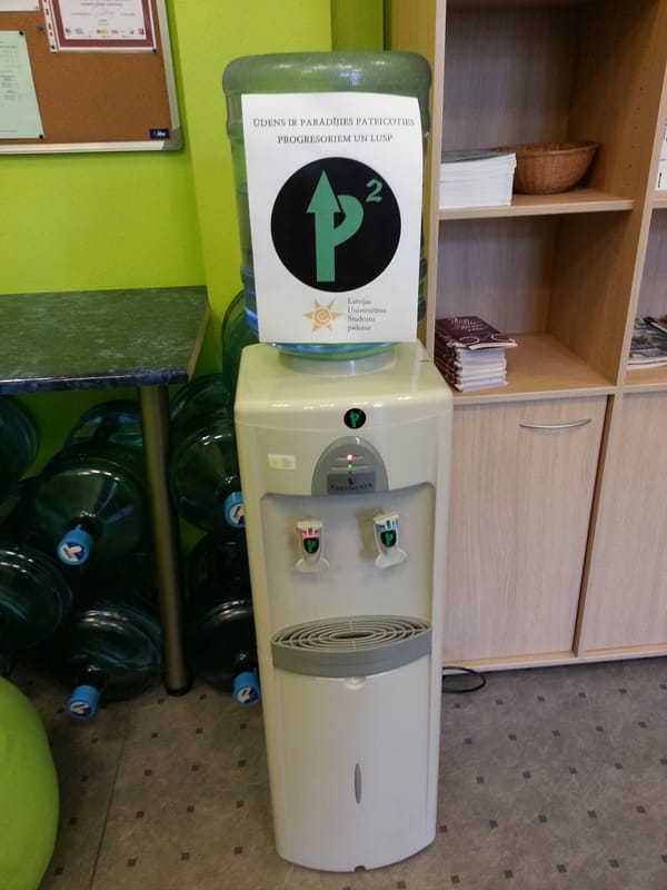 Ūdens aparāts, pagarinātāji un atkritumu urnas